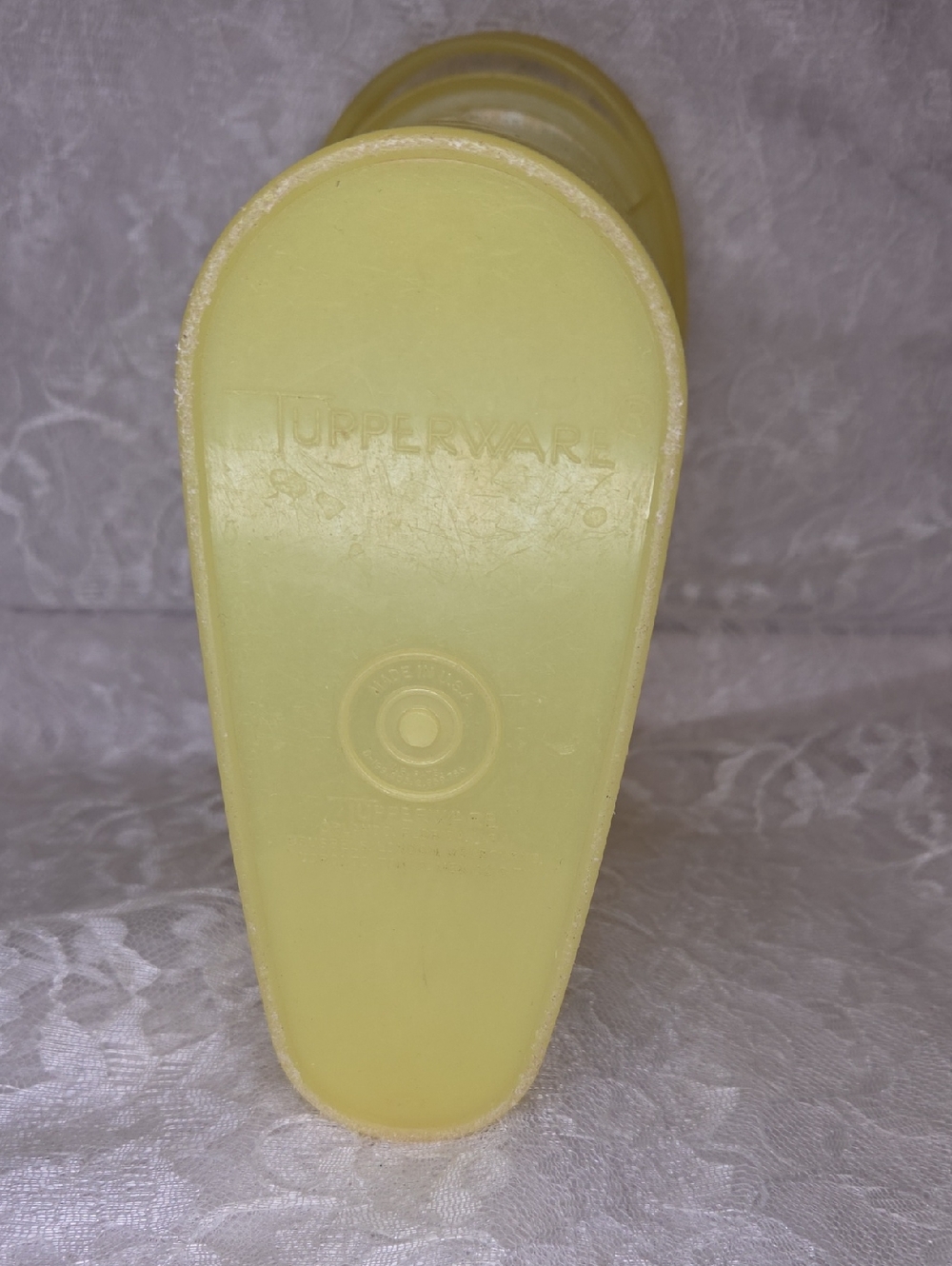 Tupperware: Pitcher With Handle - Picture 10 of 10